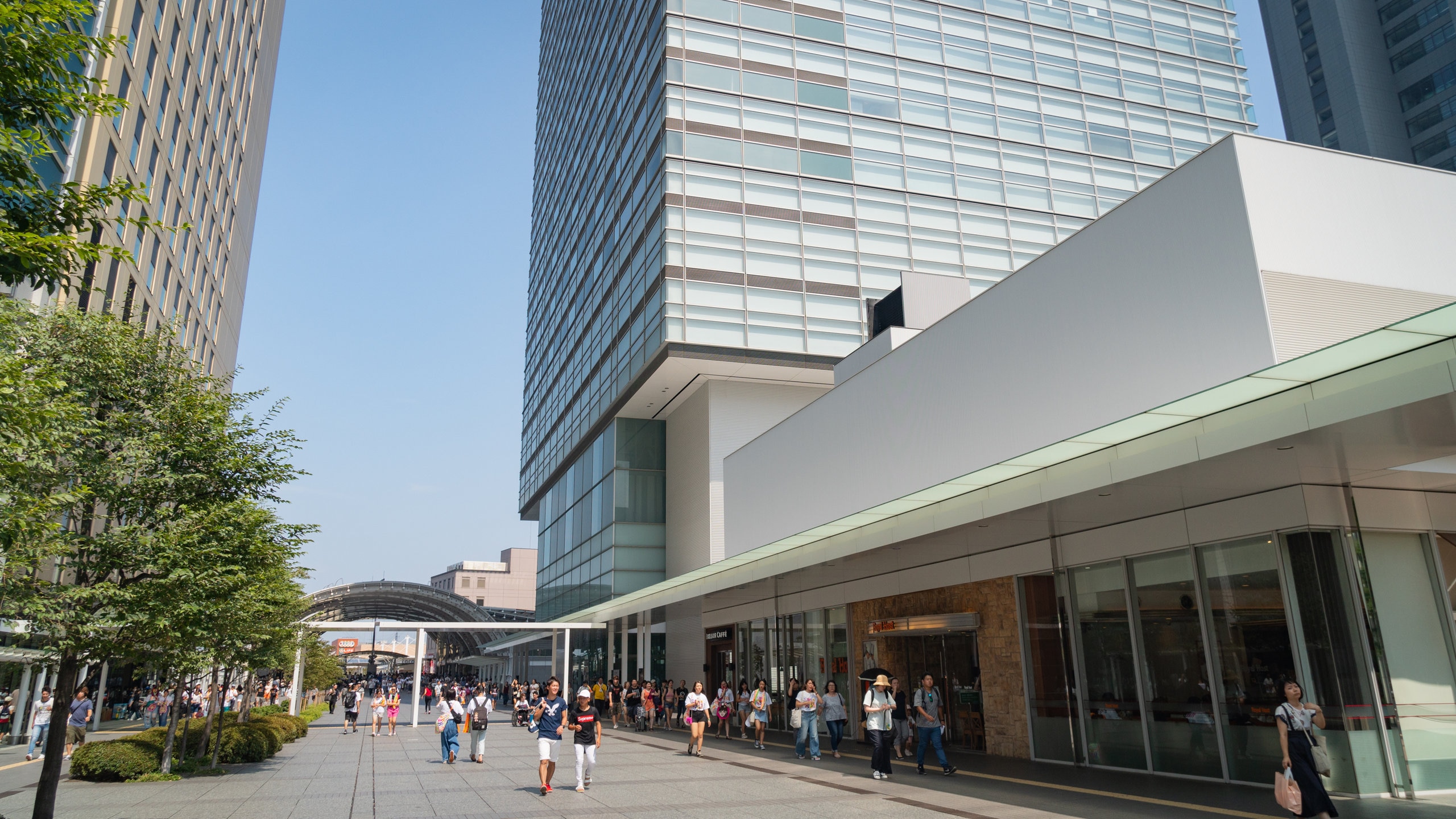 Keyaki Hiroba showing street scenes and a city