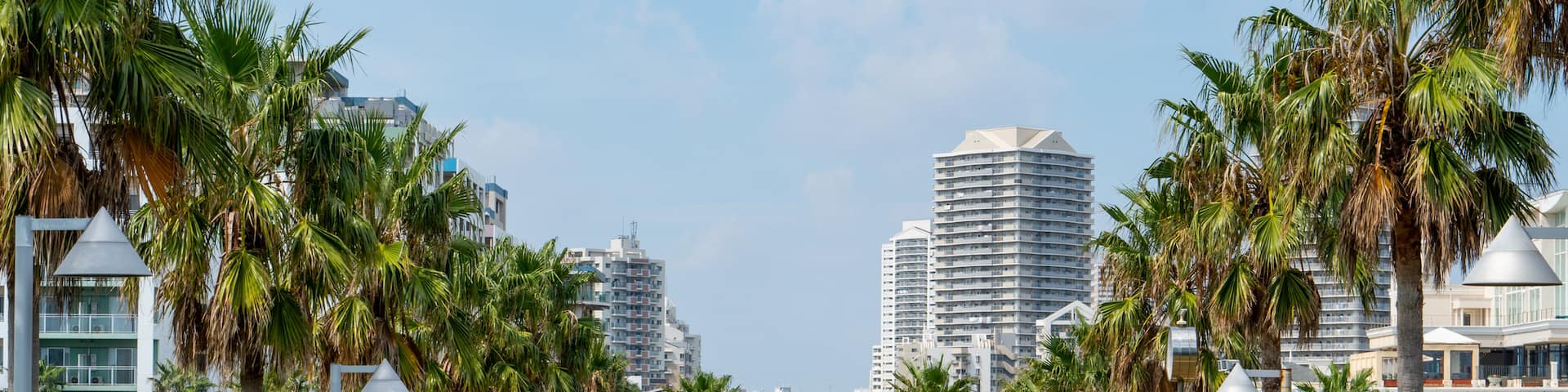 Urayasushi Park showing a city and a garden