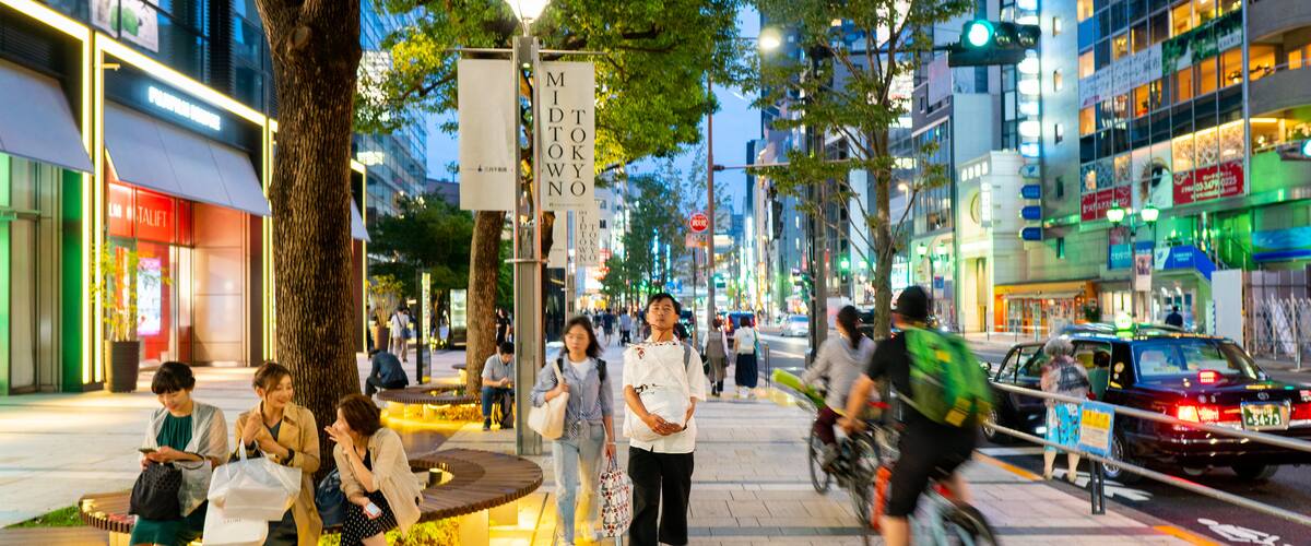Tokyo Midtown which includes a city, street scenes and night scenes