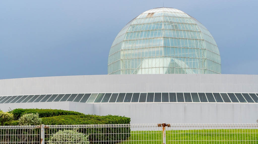 Tokyo Sea Life Park featuring modern architecture