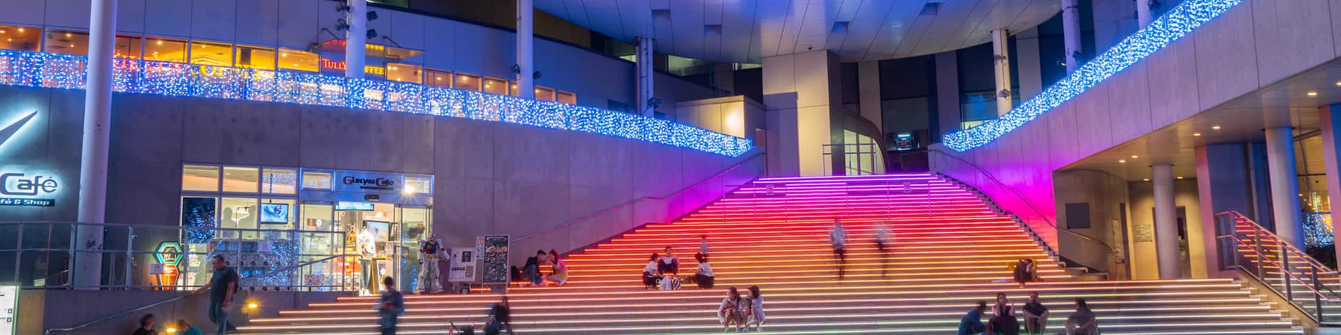 DiverCity Tokyo Plaza showing night scenes