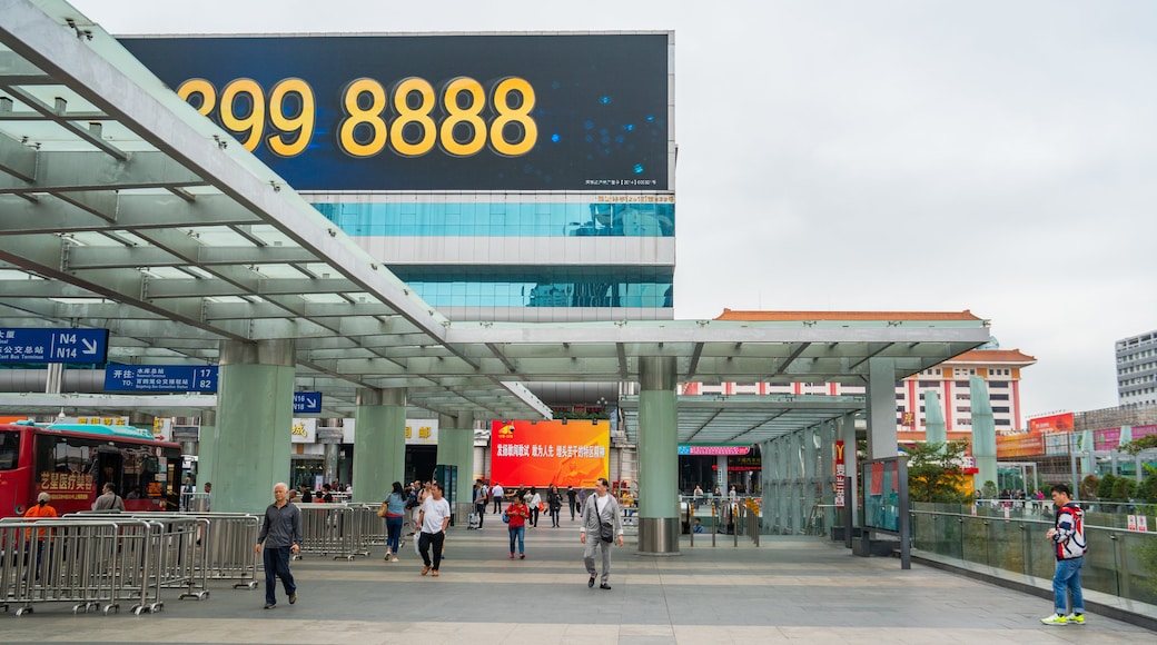 Shenzhen showing street scenes