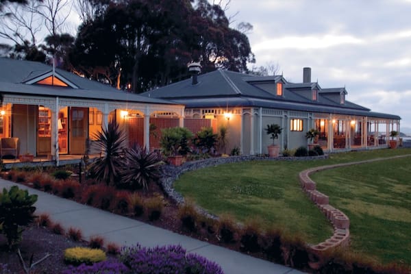 Karikari Peninsula which includes a house and a park