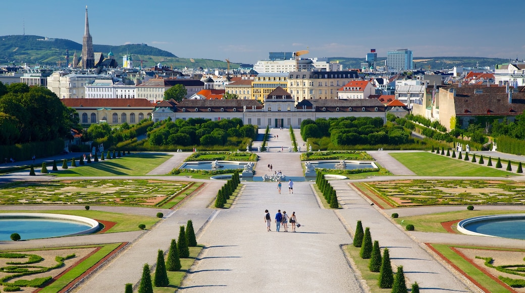 Belvedere inclusief een stad, historische architectuur en een park