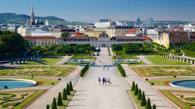 Belvedere que incluye un jardín, una ciudad y un parque o plaza