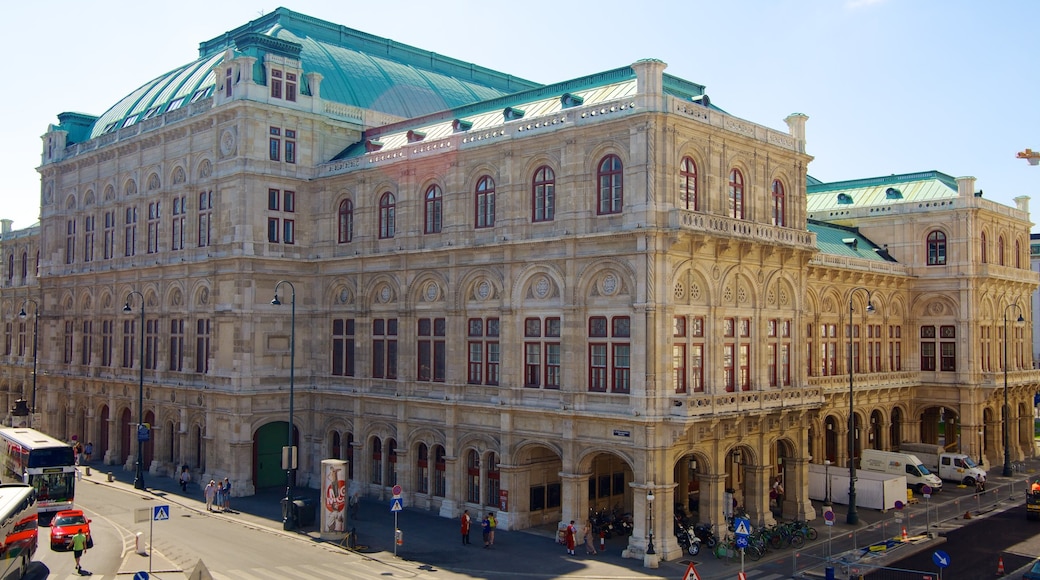 Opéra national de Vienne montrant patrimoine architectural, ville et scènes de rue