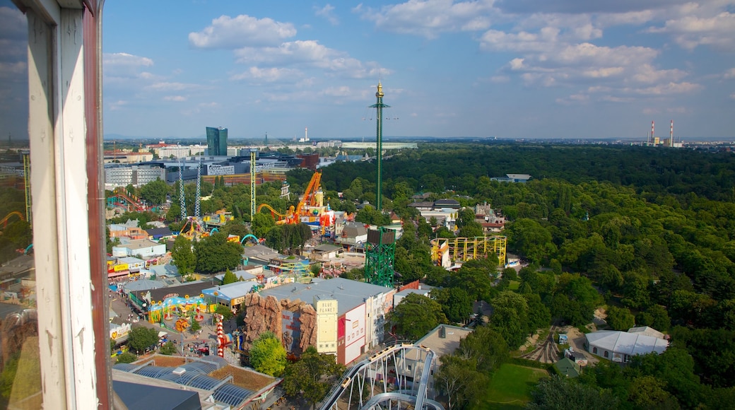 Wiener Prater que incluye horizonte, paseos y una ciudad