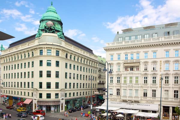 Albertina welches beinhaltet StraĂenszenen und Stadt