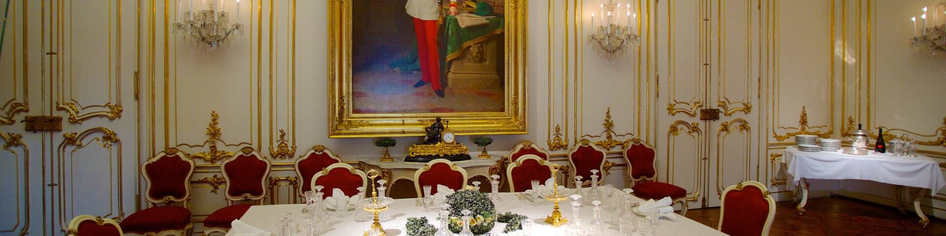 Schoenbrunn Palace showing a castle and interior views