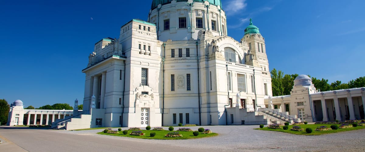Zentralfriedhof das einen Friedhof und historische Architektur