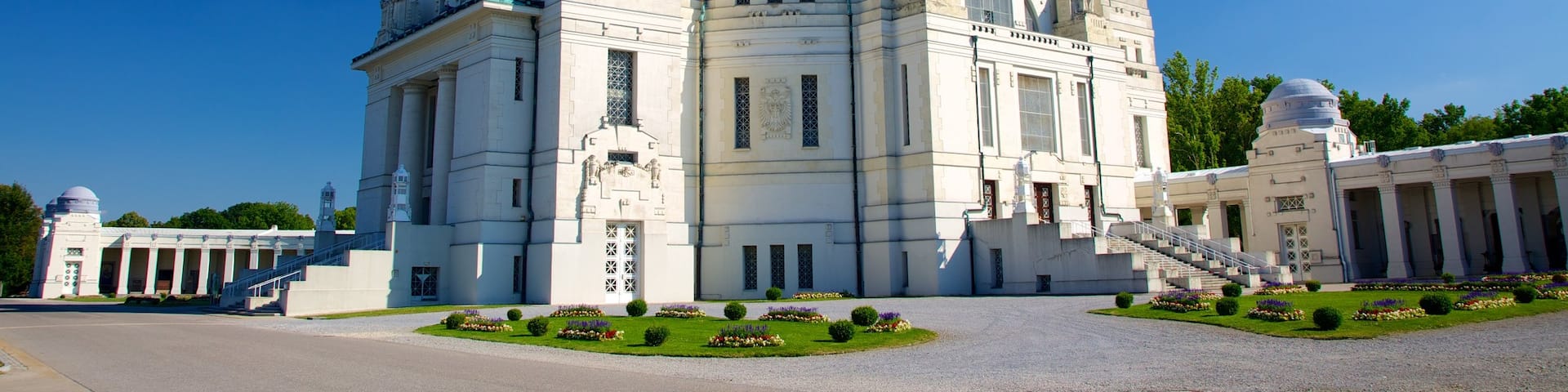Central Cemetery featuring heritage architecture and a cemetery
