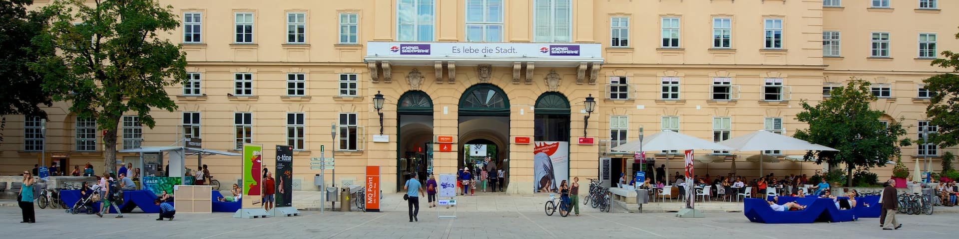 Museumsquartier which includes street scenes, heritage architecture and a city
