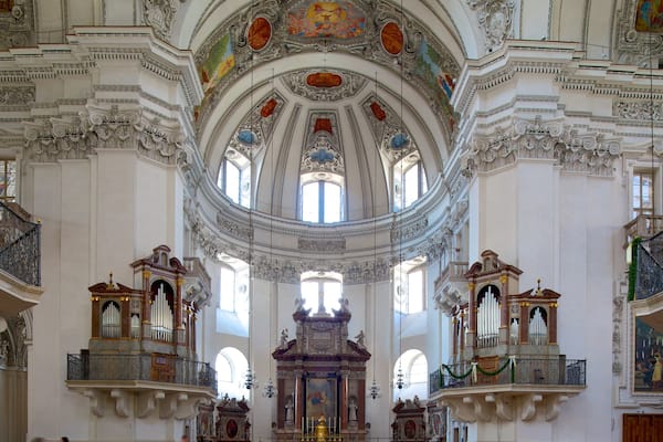 Cathédrale de Salzbourg qui includes église ou cathédrale, patrimoine historique et éléments religieux
