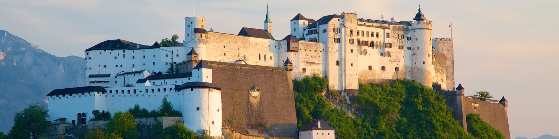 Kapuzinerberg qui includes patrimoine architectural et château ou palais