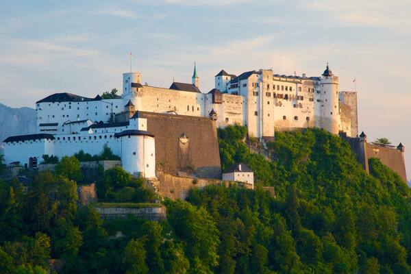 Kapuzinerberg qui includes patrimoine architectural et château ou palais