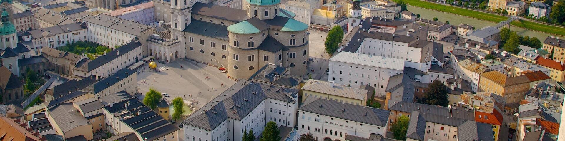 Fortress Hohensalzburg showing a castle, heritage architecture and a city