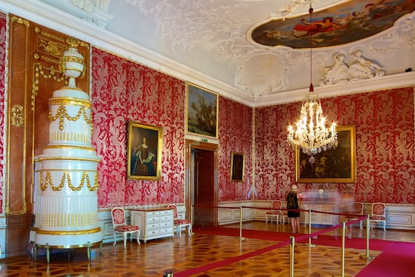 Salzburger Residenz welches beinhaltet Kunst, historische Architektur und Burg