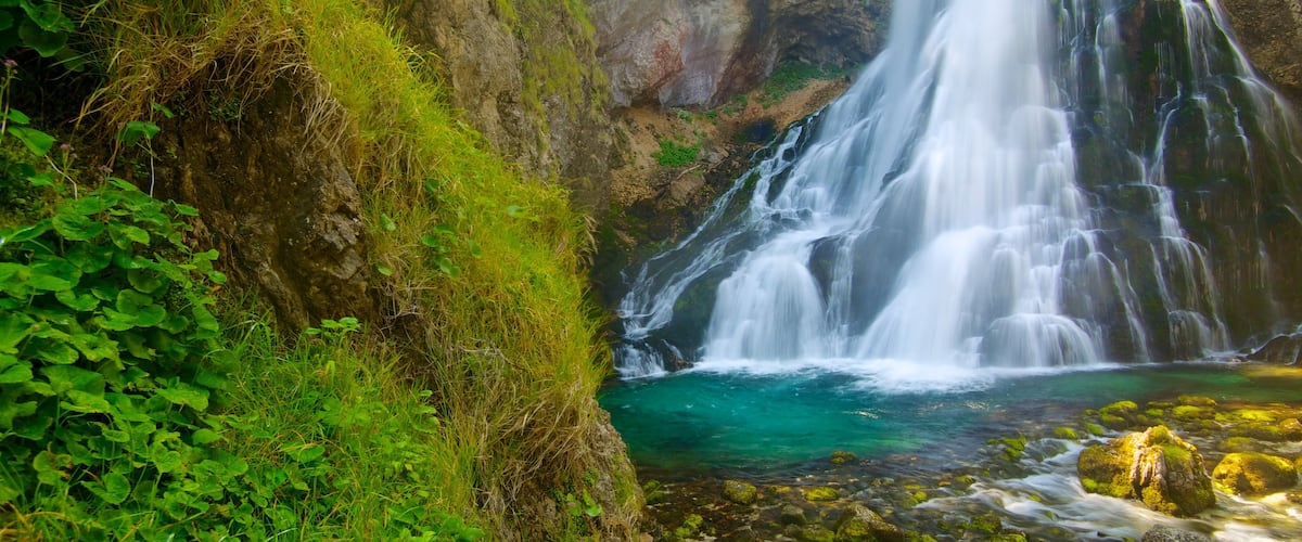 Cataratas de Golling ofreciendo un estanque y una cascada