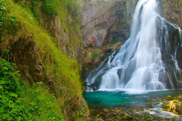 Cascades de Golling mettant en vedette mare et chute d\'eau
