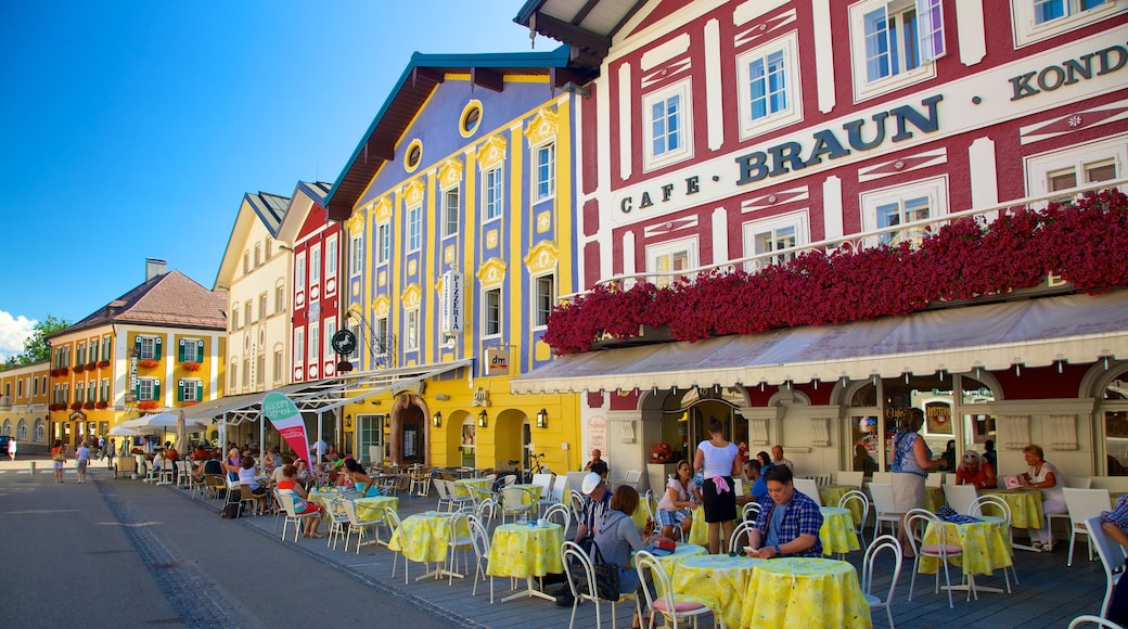 Mondsee which includes cafe lifestyle, a small town or village and outdoor eating