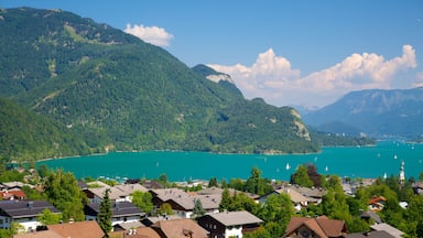 St. Gilgen mostrando un lago o laguna, montañas y un pueblo