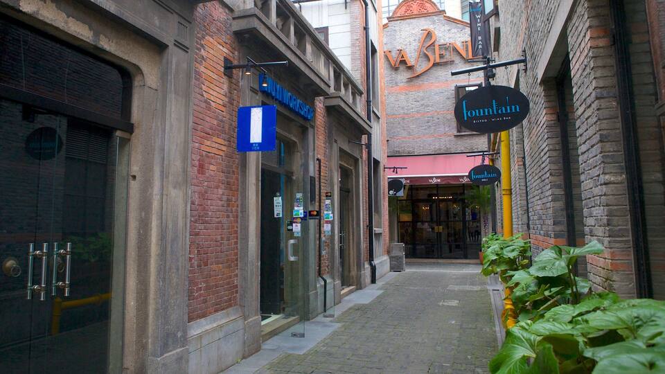 Xintiandi showing street scenes