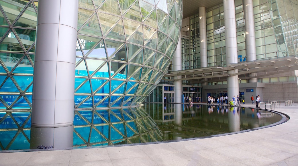 Museo de Ciencia y Tecnología de Shanghái que incluye arquitectura moderna