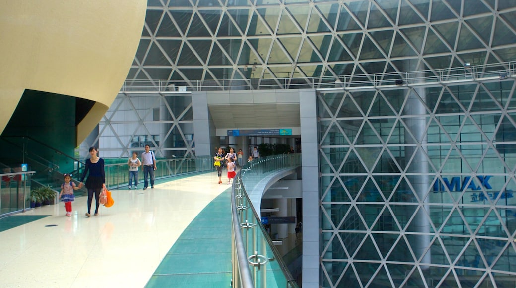 Museo de Ciencia y Tecnología de Shanghái mostrando vistas interiores y arquitectura moderna