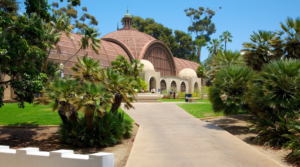 Balboa Park showing a park