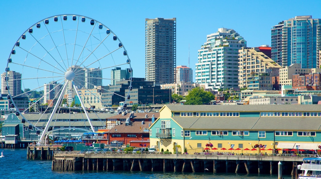 Seattle Great Wheel showing a city, modern architecture and rides