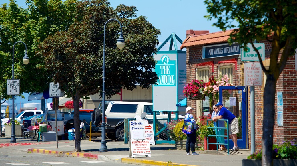 Port Angeles mit einem Beschilderung, Straßenszenen und Stadt