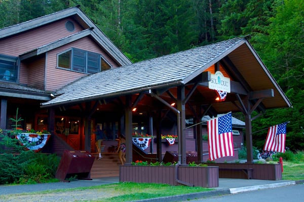 Sol Duc Falls which includes a hotel