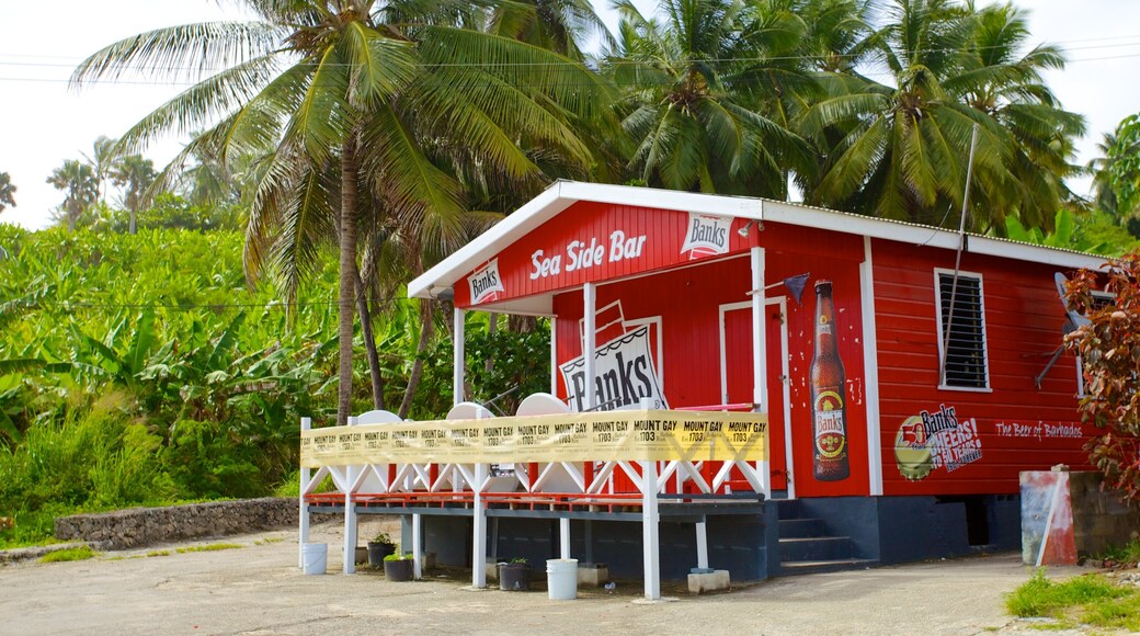 Bathsheba que incluye señalización y un bar de playa