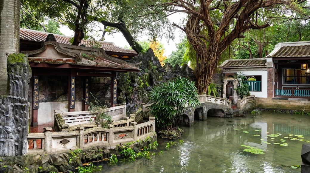 Rumah & Taman Keluarga Lin