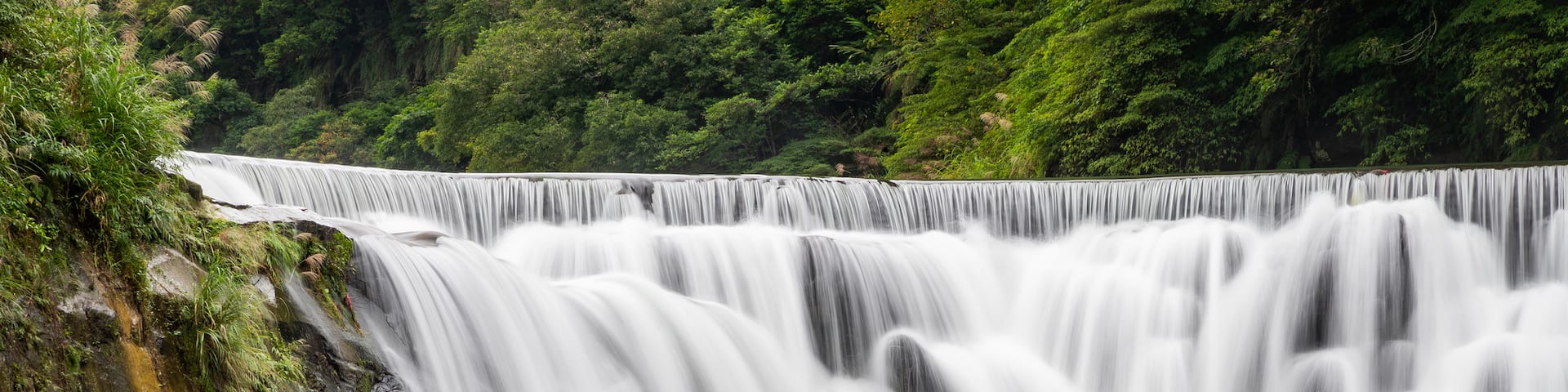 Shifen Waterfall featuring a cascade