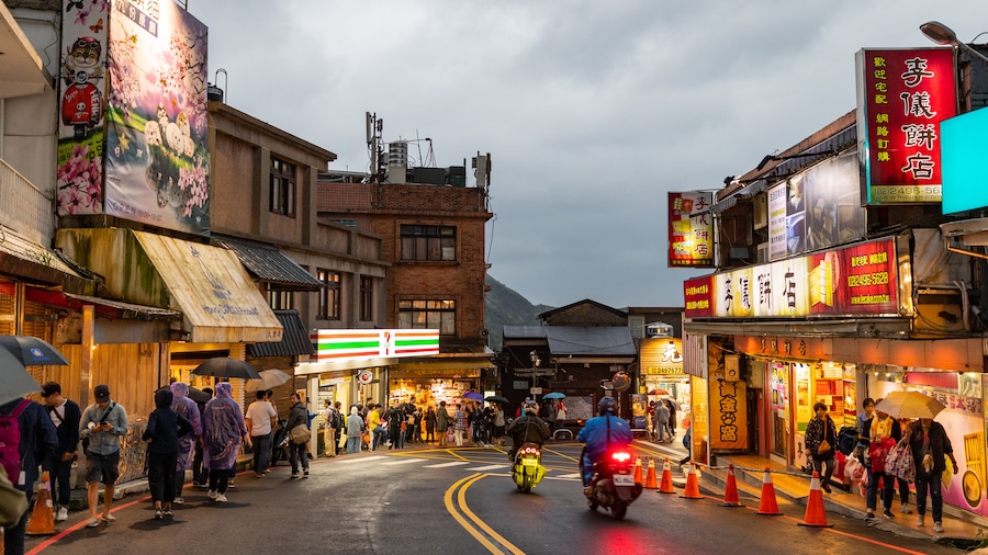 Jiufen which includes night scenes, a small town or village and street scenes