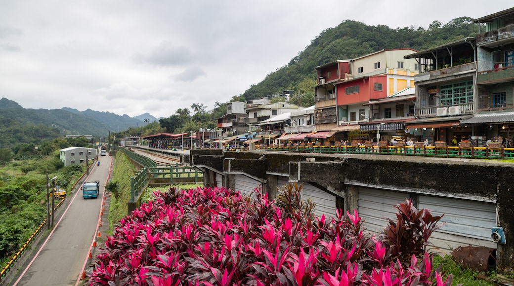 Shifen featuring landscape views and a small town or village