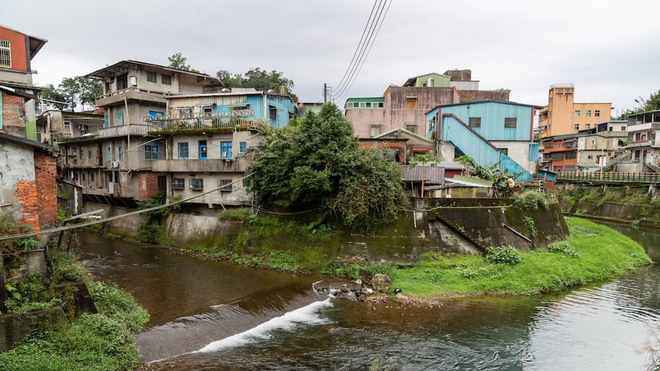 Pingxi District showing a river or creek and a small town or village