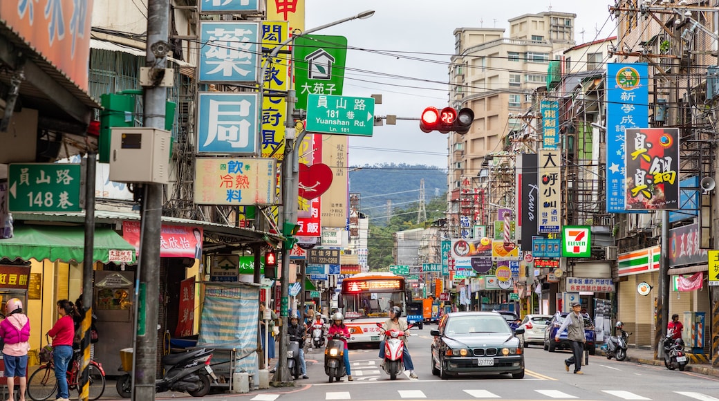 Banqiao showing street scenes