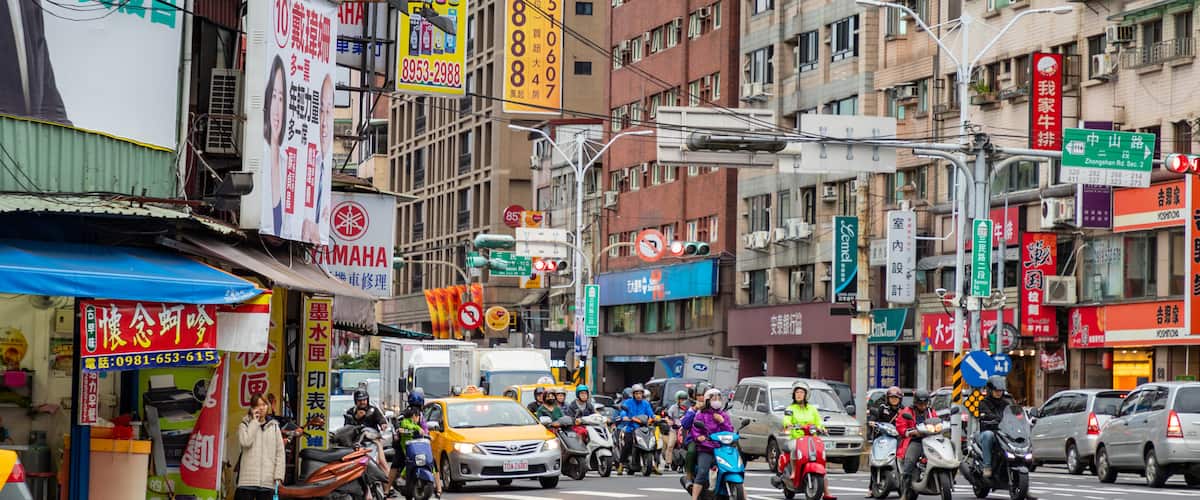 Banqiao showing street scenes and motorcycle riding