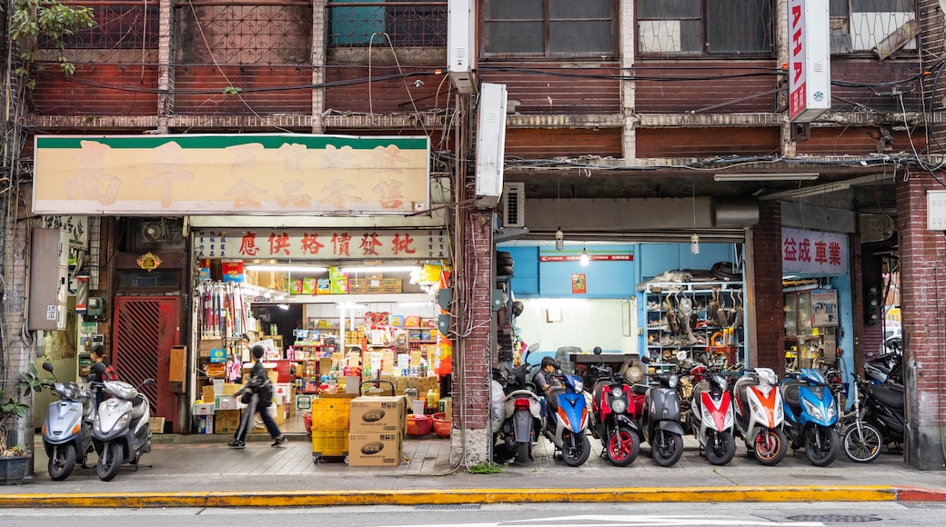 Ximending featuring street scenes