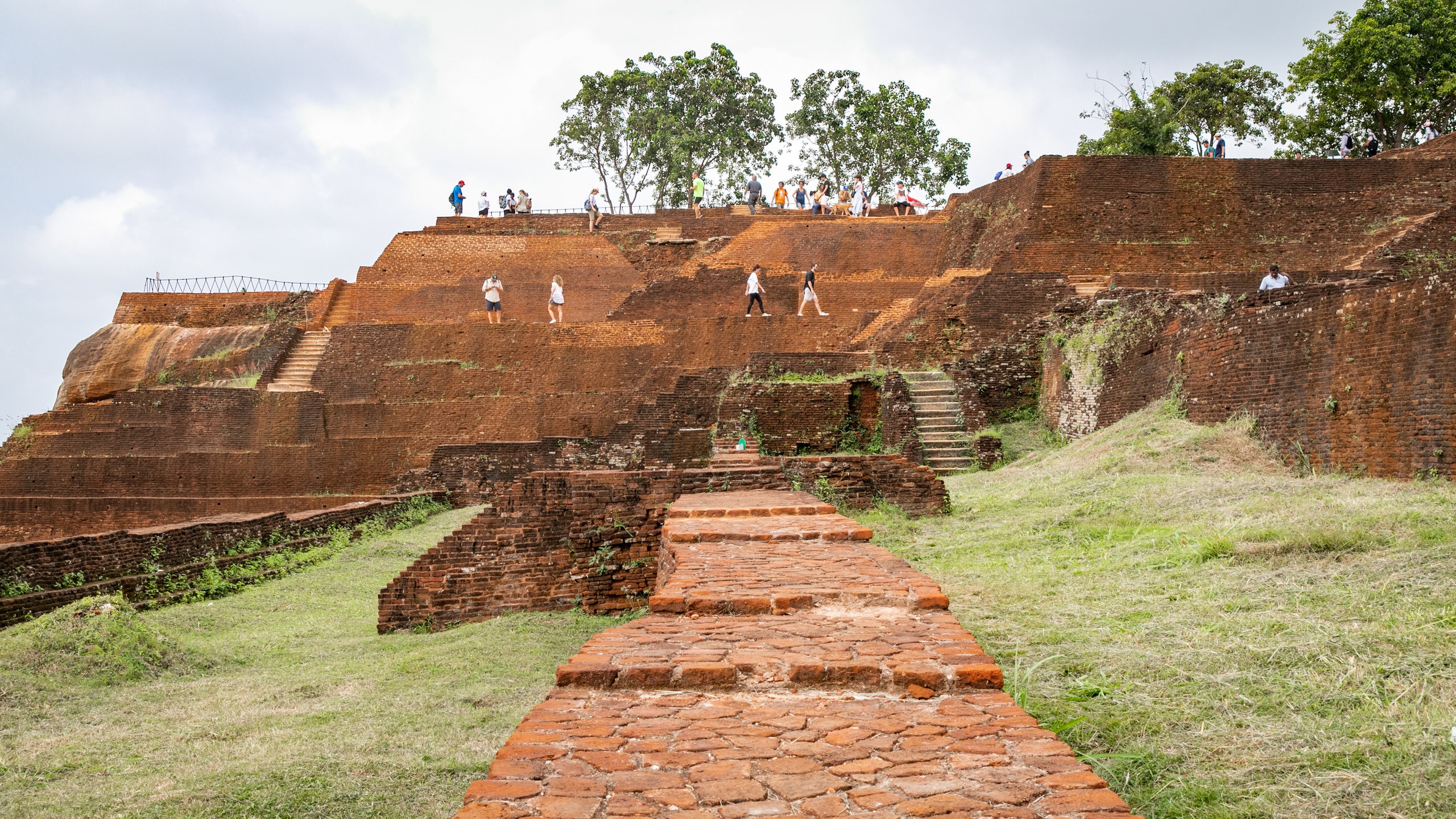 Sigiriya vs. World's Ancient Fortresses: Unique Features Explored