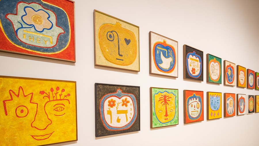 The Bronx Museum of the Arts showing interior views and art