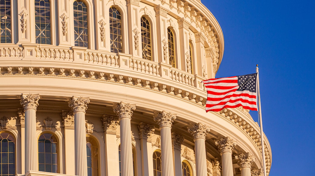 United States Capitol featuring an administrative buidling and heritage architecture