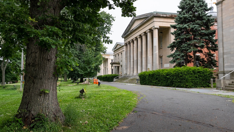 Snug Harbor Cultural Center and Botanical Garden