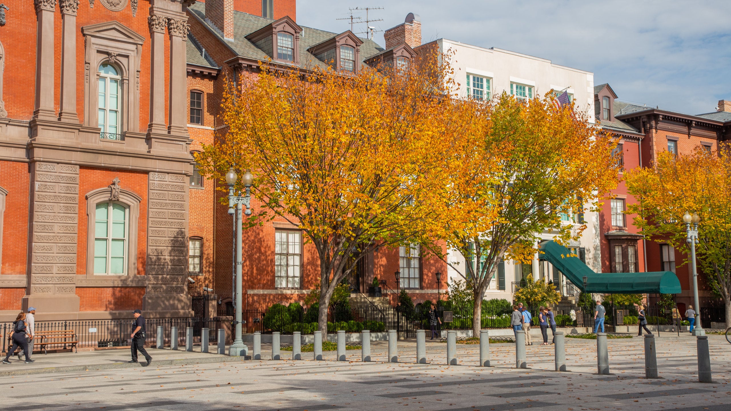 노스웨스트에 위치한 렌윅 갤러리 익스피디아