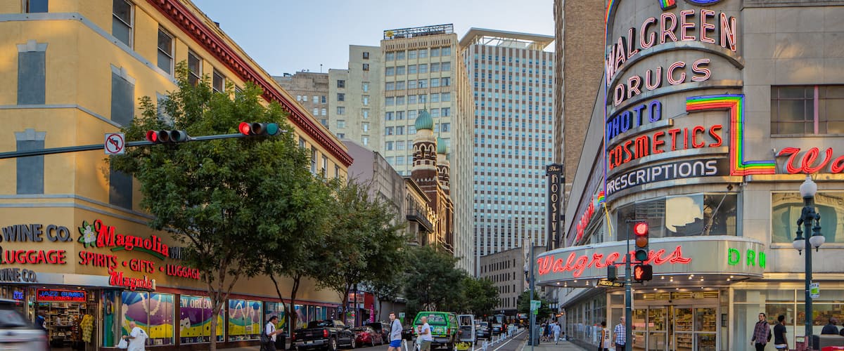 Canal Street showing a city and street scenes