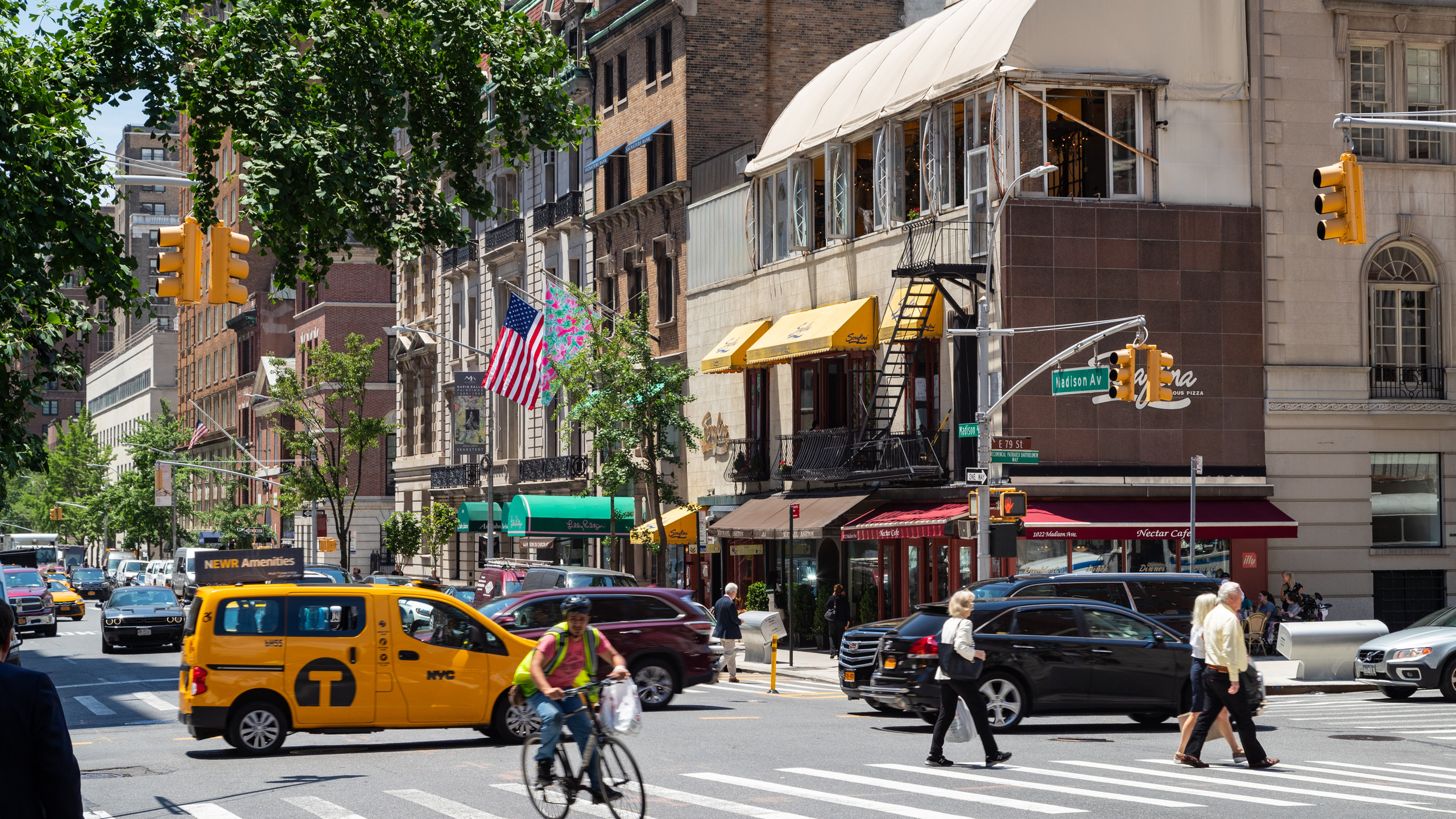 Upper East Side featuring street scenes