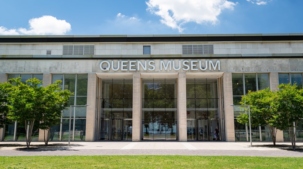 Queens Museum of Art featuring signage