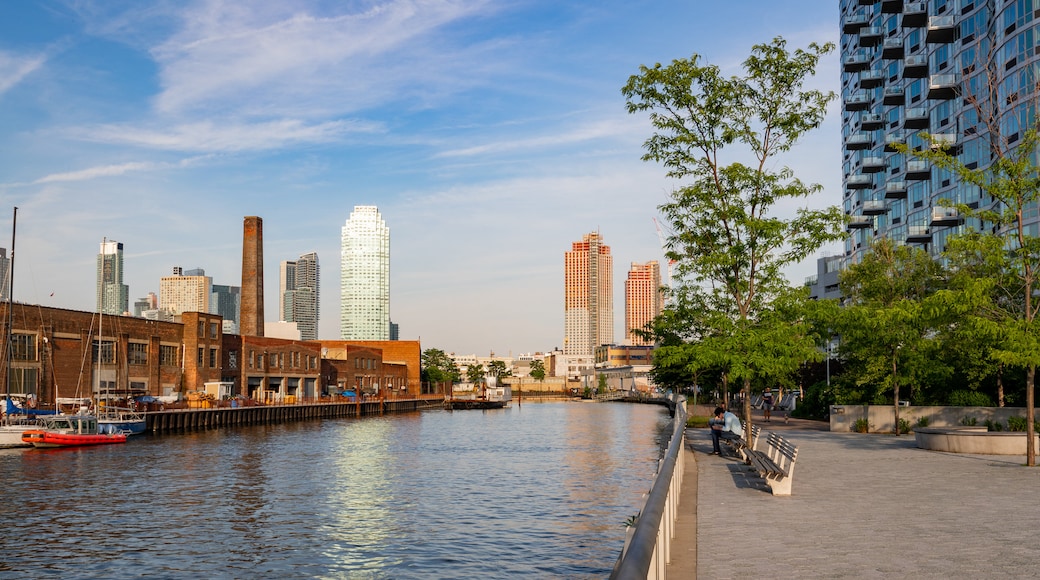 Gantry Plaza State Park which includes a bay or harbor and a city